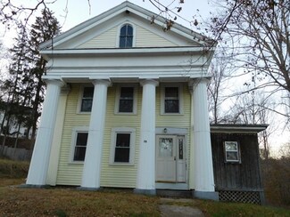 72 Maple St, Warren, MA 01083