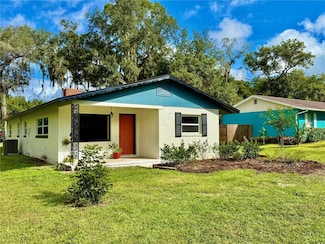 1215 W Beresford Ave, Deland, FL 32720