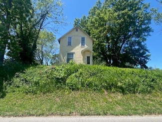 1209 S 6th St, Atchison, KS 66002