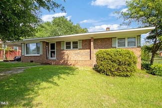 2037 Mango Cir, Fayetteville, NC 28304