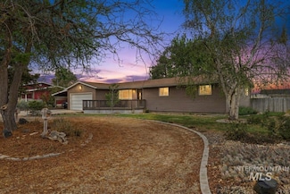 621 E Easy St, Caldwell, ID 83605