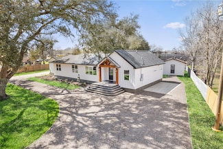 925 County Road 737b, Alvin, TX 77511