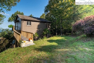 121 Briarwood Ln, Beech Mountain, NC 28604