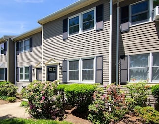 5261 Washington St Unit 4, West Roxbury, MA 02132