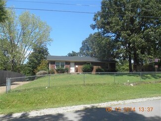 831 Cherokee Dr, New Johnsonville, TN 37134