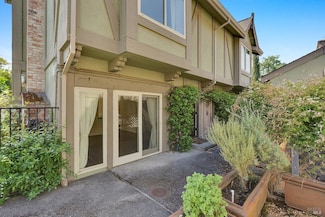 945 Hunt Ave, Saint Helena, CA 94574