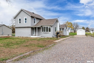 1430 5th St, Camanche, IA 52730