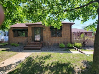 519 6th St NE, Clarion, IA 50525
