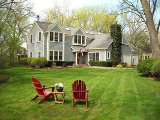 550 Woodland Ln S, Winnetka, IL 60093