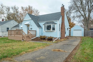 3909 68th St, Urbandale, IA 50322