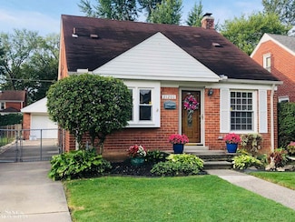 21200 Country Club Dr, Harper Woods, MI 48225