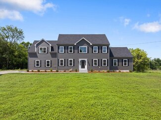 93 East St, Upton, MA 01568