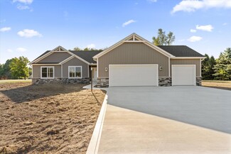70972 Kristy Ln, Edwardsburg, MI 49112