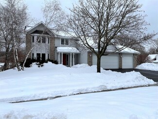550 Hawthorne Woods Dr, Saint Paul, MN 55123