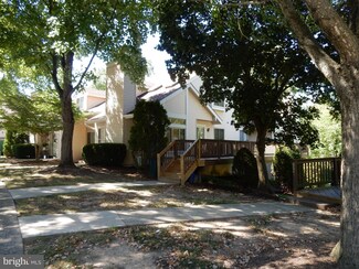 341 Green Meadow Ln, Horsham, PA 19044