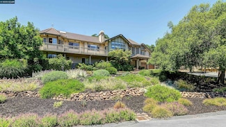 3434 Woodview Dr, Lafayette, CA 94549