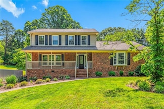 7524 Whitaker Dr, Summerfield, NC 27358
