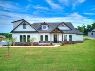 10200 Oakwood Dr, Edmond, OK 73025