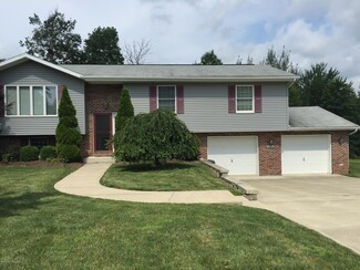 330 Sanderson St, Throop, PA 18512