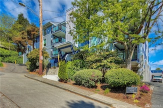2510 W Bertona St Unit 325, Seattle, WA 98199