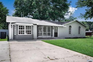 1007 Honeysuckle Ln SW, Decatur, AL 35601