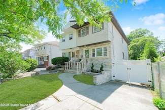 16 Fieldway Ave, Staten Island, NY 10308