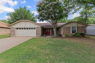 6737 Oliver Dr, North Richland Hills, TX 76180