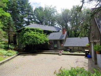 2763 Blakeley Rd, South Wales, NY 14139