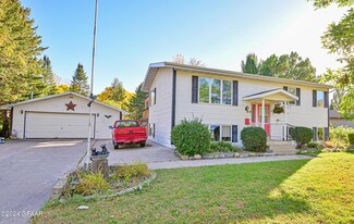 610 6th St SE, East Grand Forks, MN 56721