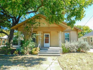812 N Elm St, Denton, TX 76201