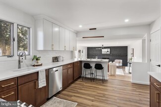 7 Orchid Ln, Cherry Hill, NJ 08002
