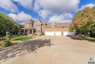 300 Fairway Cir Cir, Brandon, SD 57005