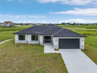 7005 Jolly Cir, Labelle, FL 33935