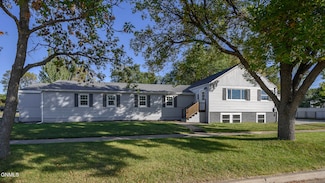 421 S 15th St, Bismarck, ND 58504
