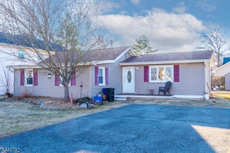 15 Seminole Ave, Lake Hiawatha, NJ 07034