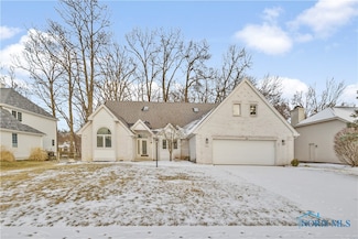 735 Saint Annes Dr, Holland, OH 43528