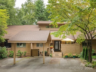 303 White Oak Dr, Hendersonville, NC 28791