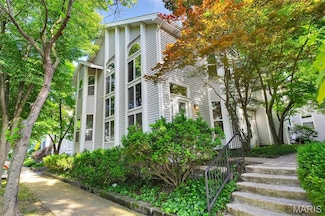 5770 Kingsbury Place, Saint Louis, MO 63112