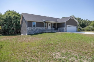1541 Fairfield Dr, Lebanon, MO 65536