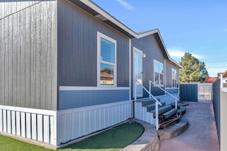 203 N 10th St, Carlsbad, NM 88220