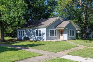 305 W Cherokee St, Sedan, KS 67361