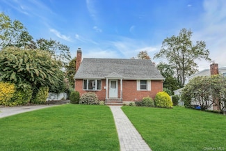 4 Timber Rd, Glen Cove, NY 11542