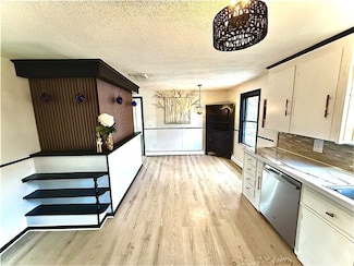 11 Landry Ave, North Attleboro, MA 02760