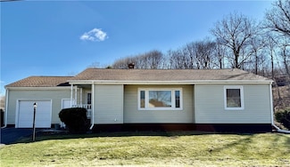 2 Maxwell Rd, Camillus, NY 13031