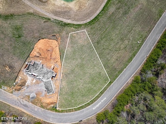 865 Navigator Dr, Lenoir City, TN 37772