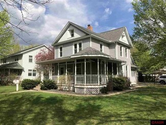 405 N 4th St, Saint Peter, MN 56082