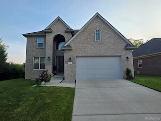 3125 Fortune Ln, Walled Lake, MI 48390