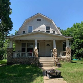 830 Bertrand St, Manhattan, KS 66502