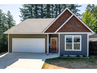 547 W 4th St, Coquille, OR 97423