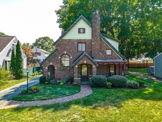 2752 Oak Park Blvd, Cuyahoga Falls, OH 44221